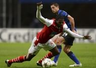 Manchester United's Javier Hernandez (R) vies with SC Braga's Nuno Coelho